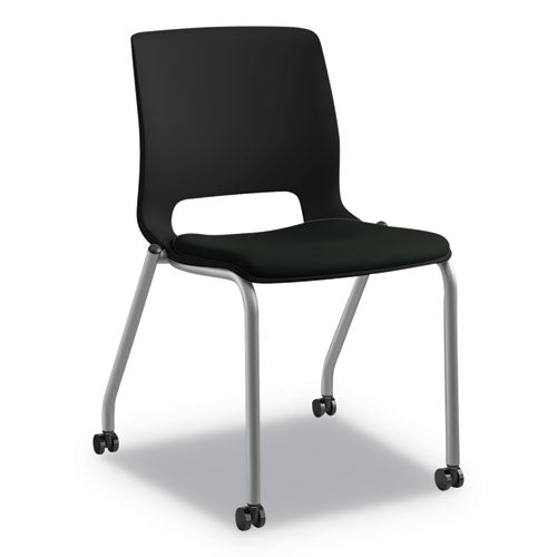 Silla apilable de cuatro patas Motivate con asiento de plástico, soporta 300 lb, altura del asiento de 17.75", asiento/respaldo de ónix, base de platino, 2/ct
