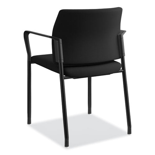 Silla para invitados serie Accommodate con brazos fijos, 23.25" x 22.25" x 32", asiento negro, respaldo negro, base color negro carbón, 2 por caja