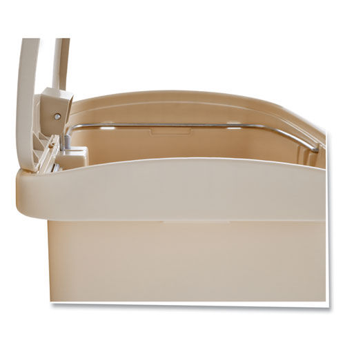 Contenedor de resina con pedal Streamline, estilo escalón frontal, 8 gal, polietileno, beige